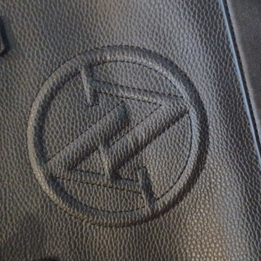 STUNNING Adrienne Vittadini Black Shoulder Bag - Picture 2 of 12
